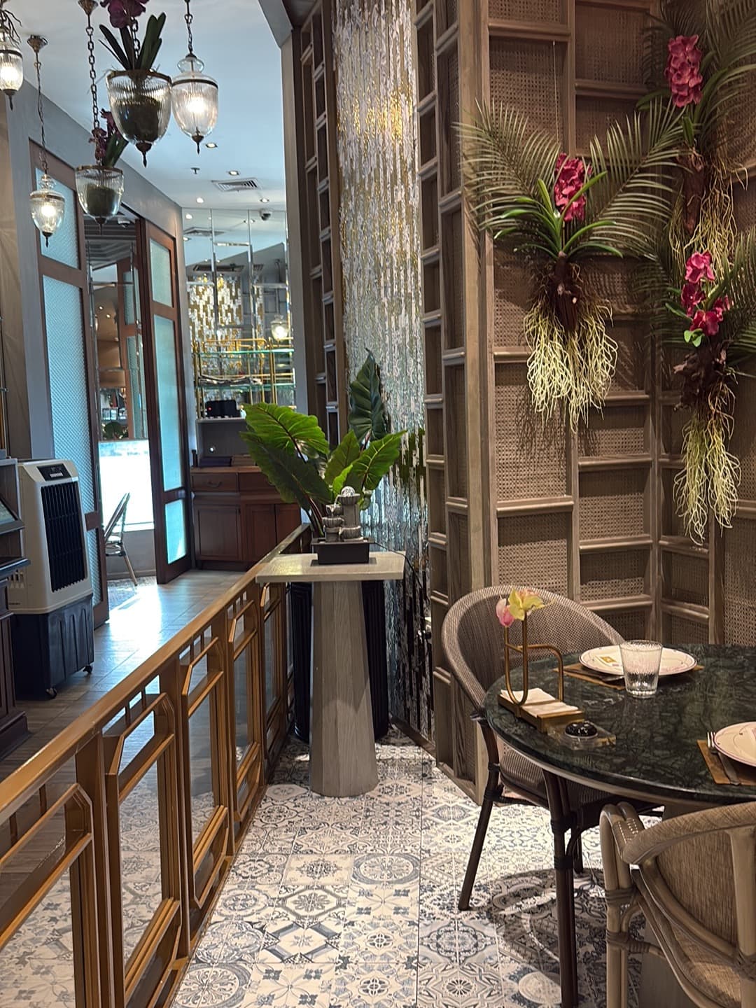 Nara Thai Cuisine EmQuartier — photo 1