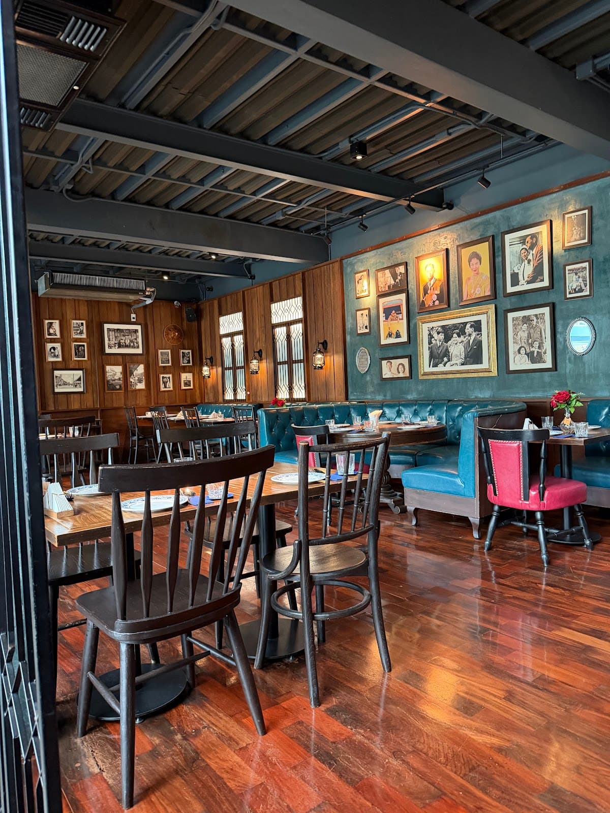Sri Trat Restaurant and Bar