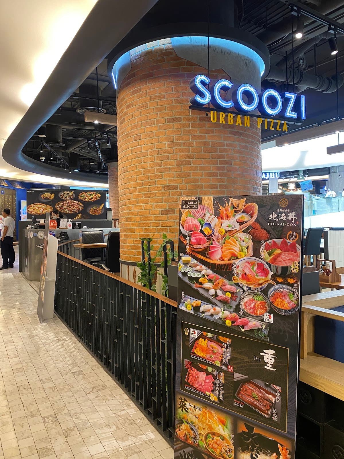 Scoozi Wood-Fired Pizza - Emquartier — photo 1