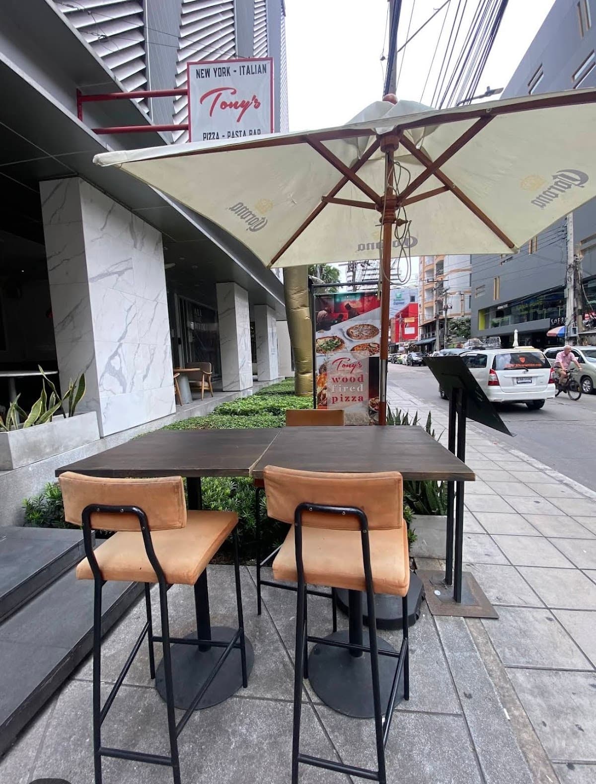 Tony's Sukhumvit 11 — photo 1