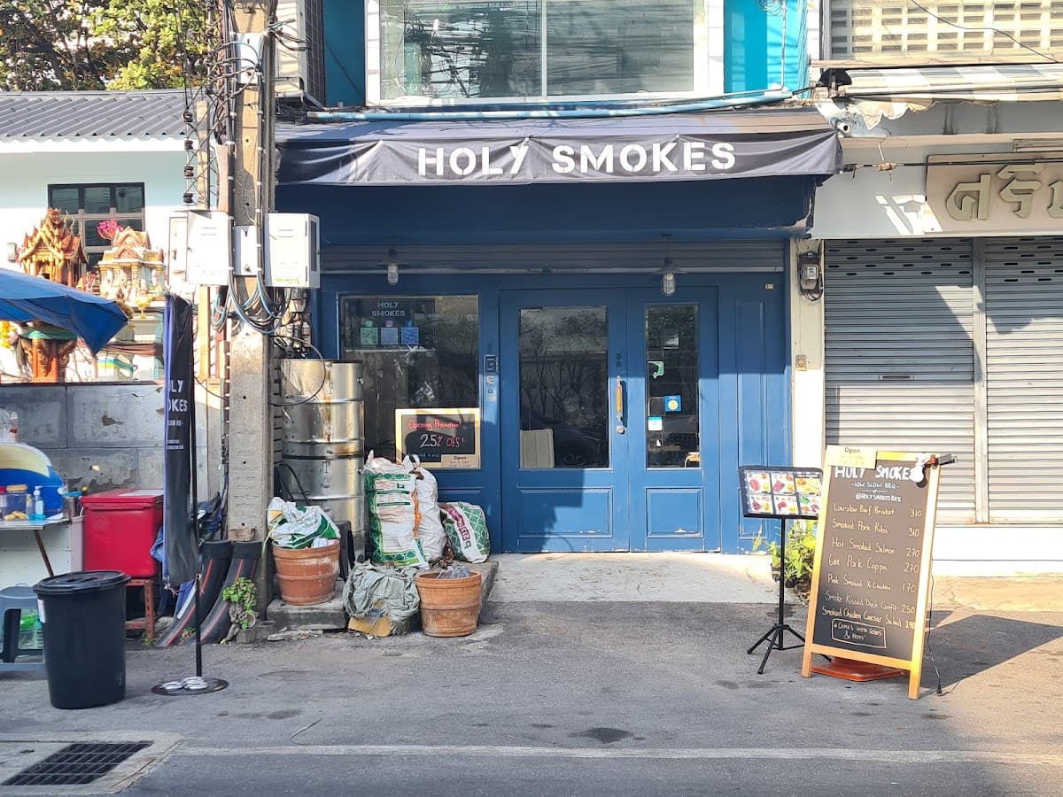 Holy Smokes Sukumvit 49 — photo 1