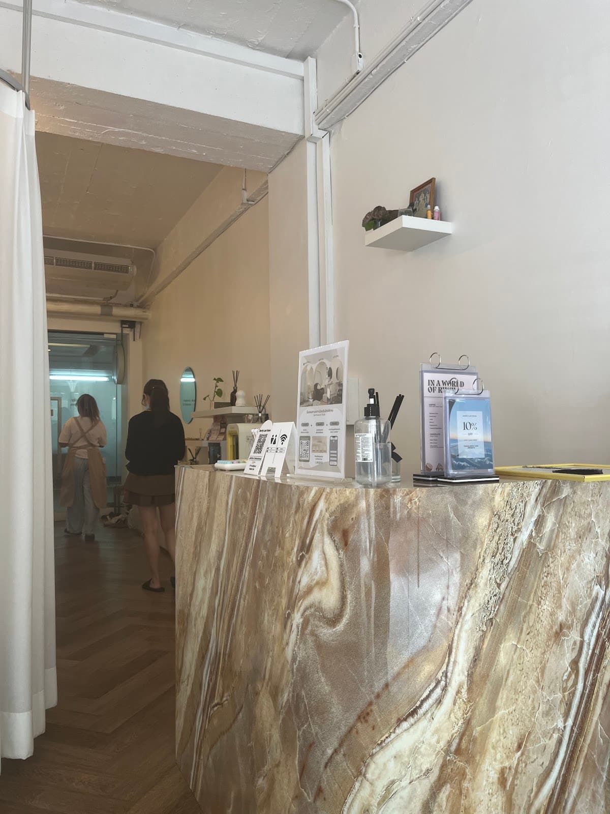 Merrily Lash Room — photo 1