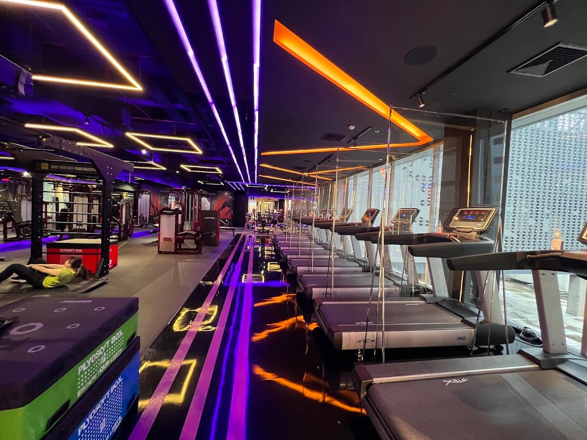 Gym Monkey - Thaniya Plaza Silom (BTS Sala Daeng) — photo 1