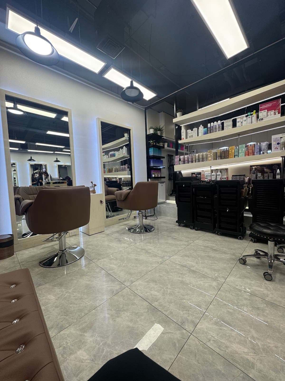 HANA STUDIO SILOM — photo 1