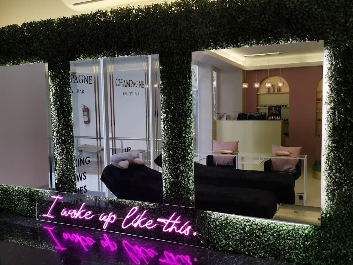 Champagne Beauty Bar — photo 1